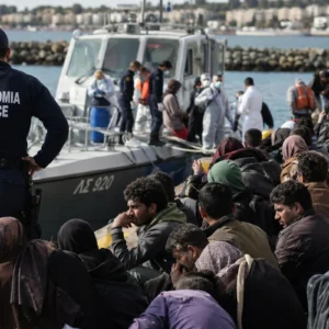 Ηράκλειο Κρήτης: Πρωινή άφιξη παράνομων αλλοδαπών στο λιμάνι των Καλών Λιμένων