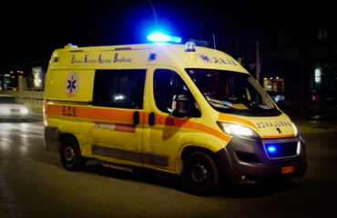 Σοβαρό τροχαίο στη Λεωφόρο Αλεξάνδρας: Mηχανή παρέσυρε πεζό