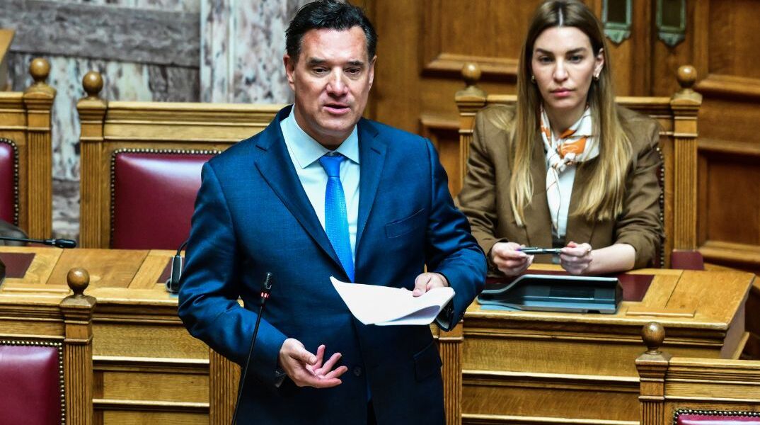 Άδωνις Γεωργιάδης για την επίμαχη φωτογραφία: «Είναι ενός Τσέχου – Θα βρω τον πρώτο που την ανάρτησε» (βίντεο)