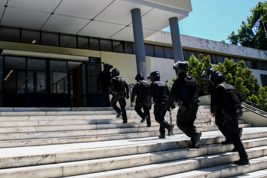 Επεισόδια στο ΑΠΘ: Σε εξέλιξη αυτεπάγγελτη έρευνα της αστυνομίας – Ελεύθεροι οι 39 προσαχθέντες
