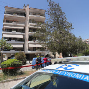 Ηλιούπολη: Το συγκλονιστικό  βίντεο από την στιγμή που οι δύο 17χρονες πέφτουν στο κενό (σκληρά πλάνα)