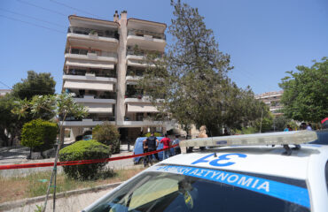 Ηλιούπολη: Το συγκλονιστικό  βίντεο από την στιγμή που οι δύο 17χρονες πέφτουν στο κενό (σκληρά πλάνα)
