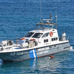 Μεγίστη: Επιχείρηση διάσωσης έξι αλλοδαπών μετά από ημιβύθιση ιστιοφόρου με σημαία Ιταλίας