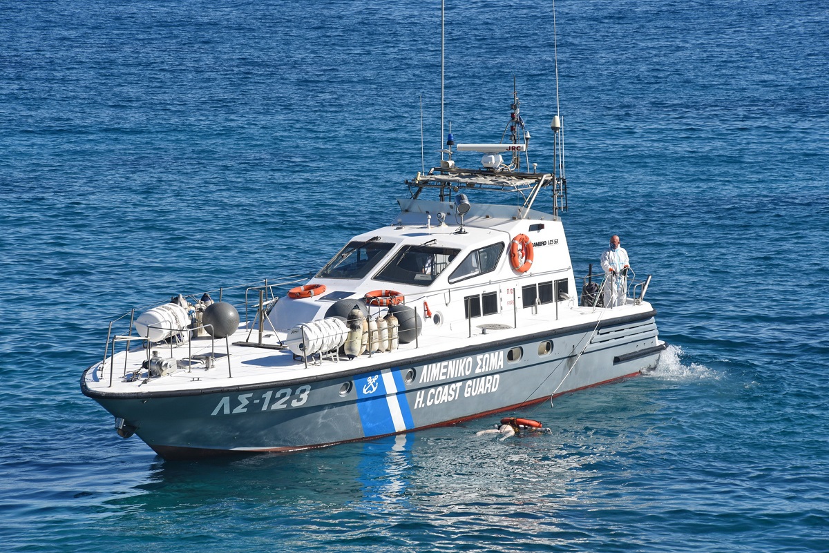 Μεγίστη: Επιχείρηση διάσωσης έξι αλλοδαπών μετά από ημιβύθιση ιστιοφόρου με σημαία Ιταλίας