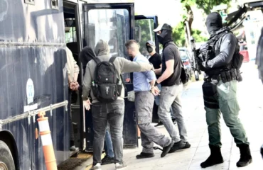Κάτω Τιθορέα: Δίωξη για πέντε κακουργήματα στους συλληφθέντες για την ληστεία σε τράπεζα