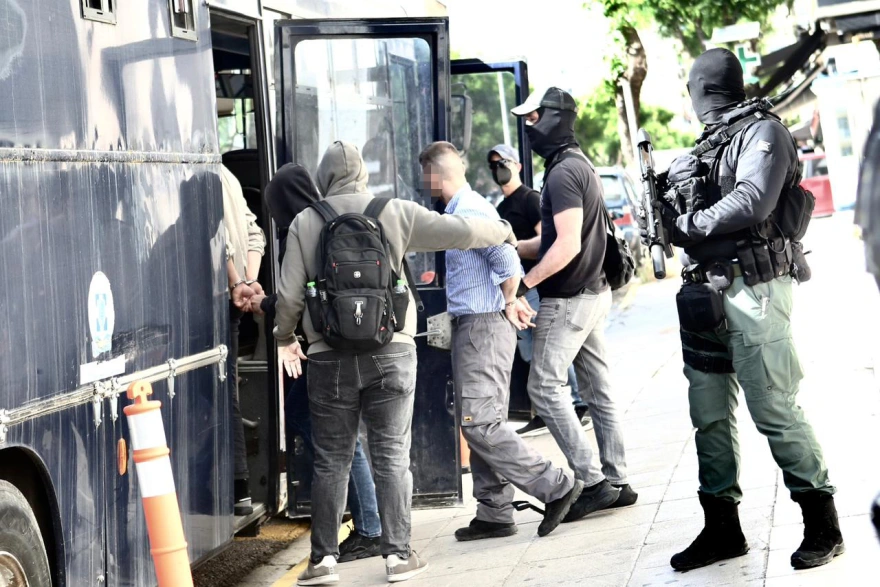 Κάτω Τιθορέα: Δίωξη για πέντε κακουργήματα στους συλληφθέντες για την ληστεία σε τράπεζα
