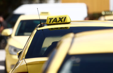 Συνελήφθη οδηγός ταξί που είχε διπλή ταρίφα στο ταξίμετρο μέρα μεσημέρι