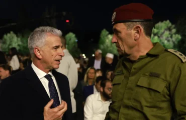 Ντέιβιντ Μπαρνέα: Η WSJ φέρνει στη δημοσιότητα τις μυστικές συναντήσεις του επικεφαλής της Μοσάντ με τα ΗΑΕ
