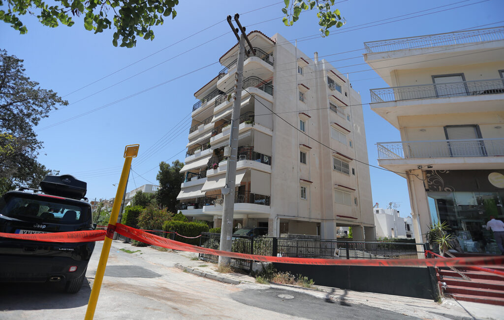 Τραγωδία στην Ηλιούπολη: «Μάχη» για τη ζωή της δίνει η 17χρονη – Σχεδίαζαν από καιρό τη «βουτιά θανάτου»