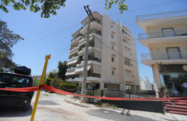 Τραγωδία στην Ηλιούπολη: «Μάχη» για τη ζωή της δίνει η 17χρονη – Σχεδίαζαν από καιρό τη «βουτιά θανάτου»
