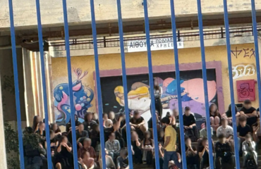Ανατριχίλα στο σχολείο της 17χρονης που σκοτώθηκε πηδώντας από τον 6ο όροφο στην Ηλιούπολη (φώτο-βίντεο)