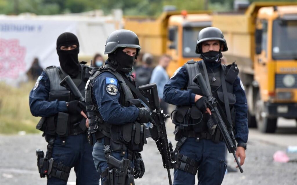 Σερβία: Όχημα έπεσε πάνω σε πλήθος διαδηλωτών στο Βελιγράδι – Τραυματίστηκε ηλικιωμένος