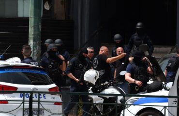 Καλλιθέα: Στη φυλακή οδηγείται ο 58χρονος που άνοιξε πυρ με ούζι σε μπαρ