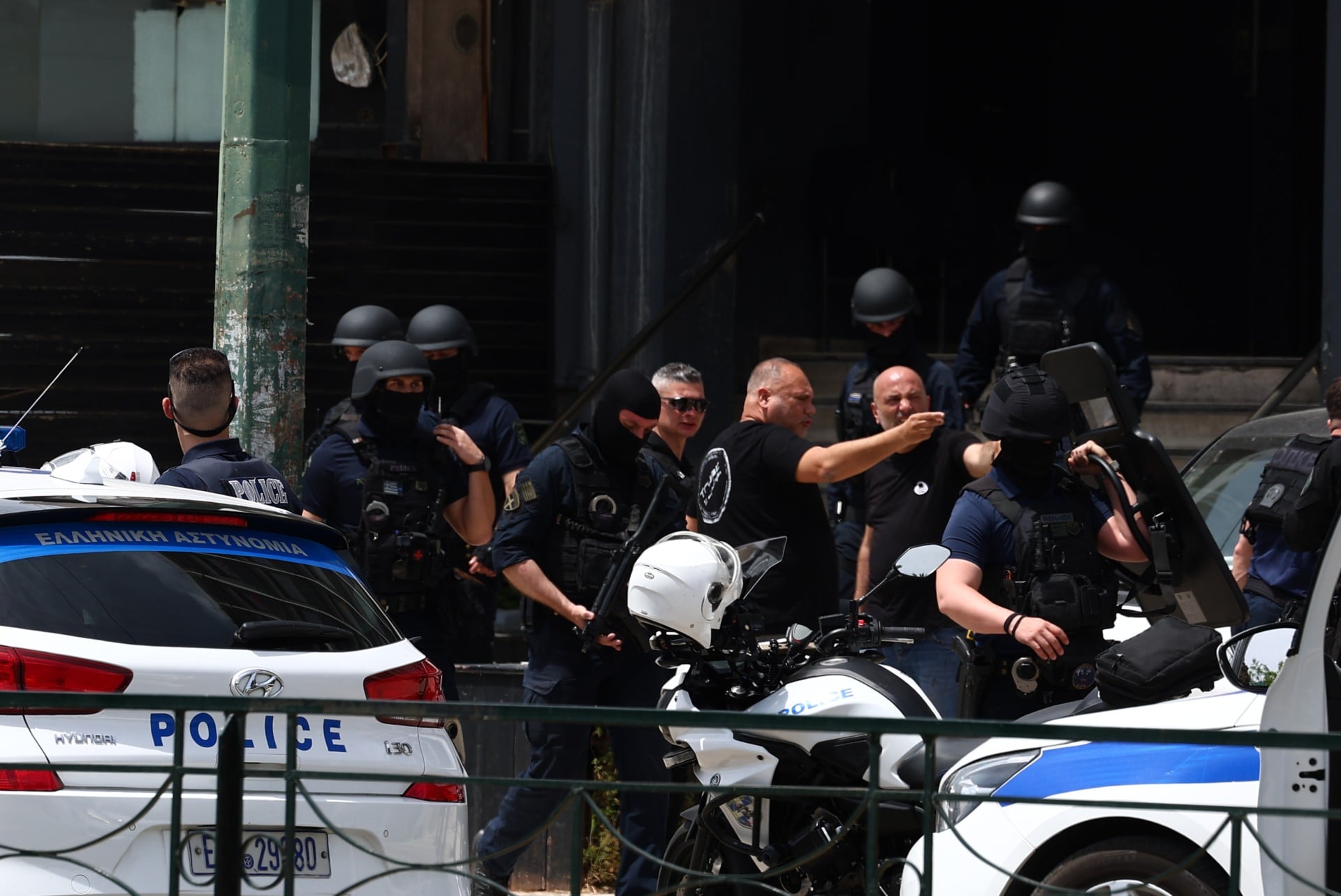 Καλλιθέα: Στη φυλακή οδηγείται ο 58χρονος που άνοιξε πυρ με ούζι σε μπαρ