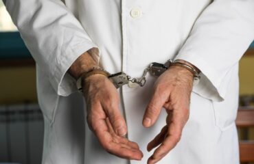 Θεσσαλονίκη: Συνελήφθη νοσηλευτής που άσκησε βία σε ανήλικο ασθενή μέσα σε νοσοκομείο