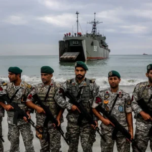 Το Ιράν κατάσχεσε πλοίο «πλωτό-οπλοστάσιο» ανοιχτά του Ομάν – Εξόπλιζε ομάδες προστασίας εμπορικών πλοίων