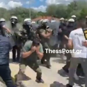 Σέρρες: Επεισόδια ανάμεσα σε αγρότες και ΜΑΤ στο τελωνείο του Προμαχώνα (βίντεο)