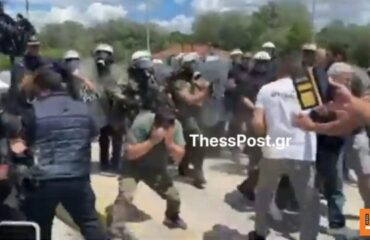 Σέρρες: Επεισόδια ανάμεσα σε αγρότες και ΜΑΤ στο τελωνείο του Προμαχώνα (βίντεο)