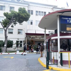 Νεκρή η 25χρονη από τον Πειραιά που έπεσε από τον 7ο όροφο πολυκατοικίας – Τι δείχνουν τα πρώτα στοιχεία
