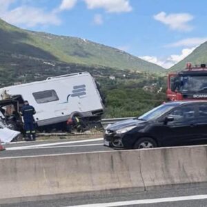 Σοβαρό τροχαίο στην Ιόνια Οδό στο ύψος της Άρτας: Τροχόσπιτο εξετράπη της πορείας του – Τέσσερις τραυματίες