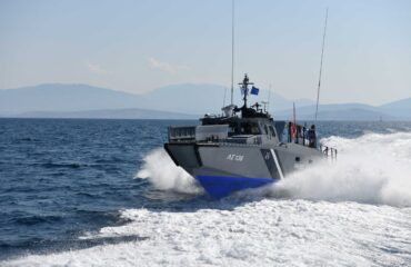 Προσάραξη ιστιοφόρου με Βρετανούς τουρίστες στη Μακρόνησο – Τραυματίστηκε 67χρονη
