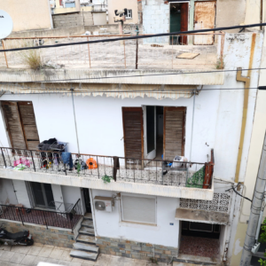 Νέο σπίτι – «τρώγλη» στους Αγίους Αναργύρους: Πενταμελής οικογένεια ζούσε σε άθλιες συνθήκες (βίντεο)