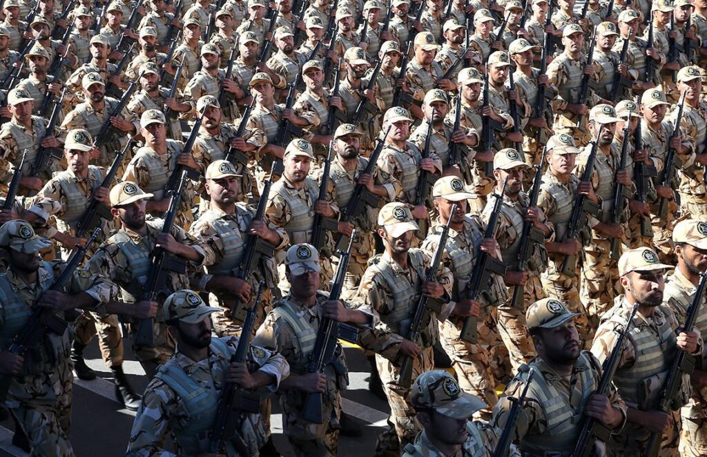 Ιράν: Πρωτοφανής ανταπόκριση στο κάλεσμα του Στρατού –  Έως 11 εκατ. εγγραφές εθελοντών!