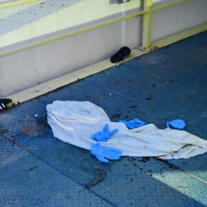 Μυστήριο με την κατάθεση του 50χρονου συντρόφου της 24χρονης που έπεσε από τον έβδομο – Τι αποκλείουν οι Αρχές