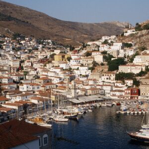 Ύδρα: Μεθυσμένοι Ινδοί και Πακιστανοί  επιτέθηκαν σε αστυνομικούς και προσπάθησαν να εισβάλλουν σε εστιατόριο