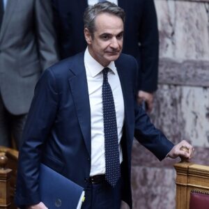 Σήμερα κλείνει το συνέδριο της ΝΔ στις σκιές σκανδάλων, απουσιών και δημοσκοπικής πτώσης