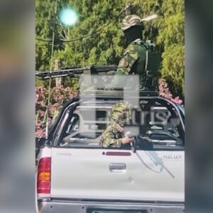 Αυστραλοί τουρίστες τα είδαν όλα: Άνδρες με ρούχα παραλλαγής τους σημάδευαν με όπλα στον ΒΟΑΚ – Δείτε βίντεο