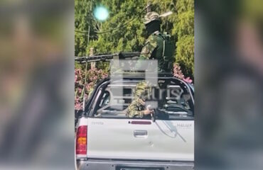 Αυστραλοί τουρίστες τα είδαν όλα: Άνδρες με ρούχα παραλλαγής τους σημάδευαν με όπλα στον ΒΟΑΚ – Δείτε βίντεο