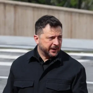 Β.Ζελένσκι: «Χτυπήσαμε με drones την Μόσχα γιατί δεν τελειώνει τον πόλεμο» – Νεκρός ένας Ινδός