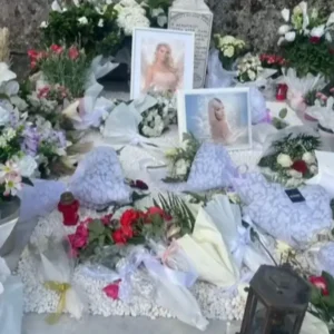 Κεφαλονιά: Θρήνος στο 40ήμερο μνημόσυνο της Μυρτούς – Το μνήμα της στολισμένο με φωτογραφίες της ως «άγγελος»