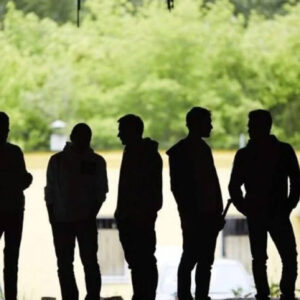Βίντεο ντοκουμέντο από τη στιγμή που 6 νεαροί βρέχουν με νεροπίστολα και χτυπούν τον 22χρονο στη Θεσσαλονίκη