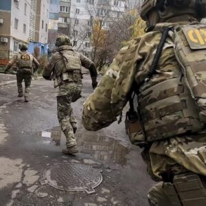 Καταδρομική της ρωσικής FSB στο Βορονέζ: «Περιποιήθηκαν» για τα καλά πολίτη που έκρυβε ουκρανικά FPV (βίντεο)