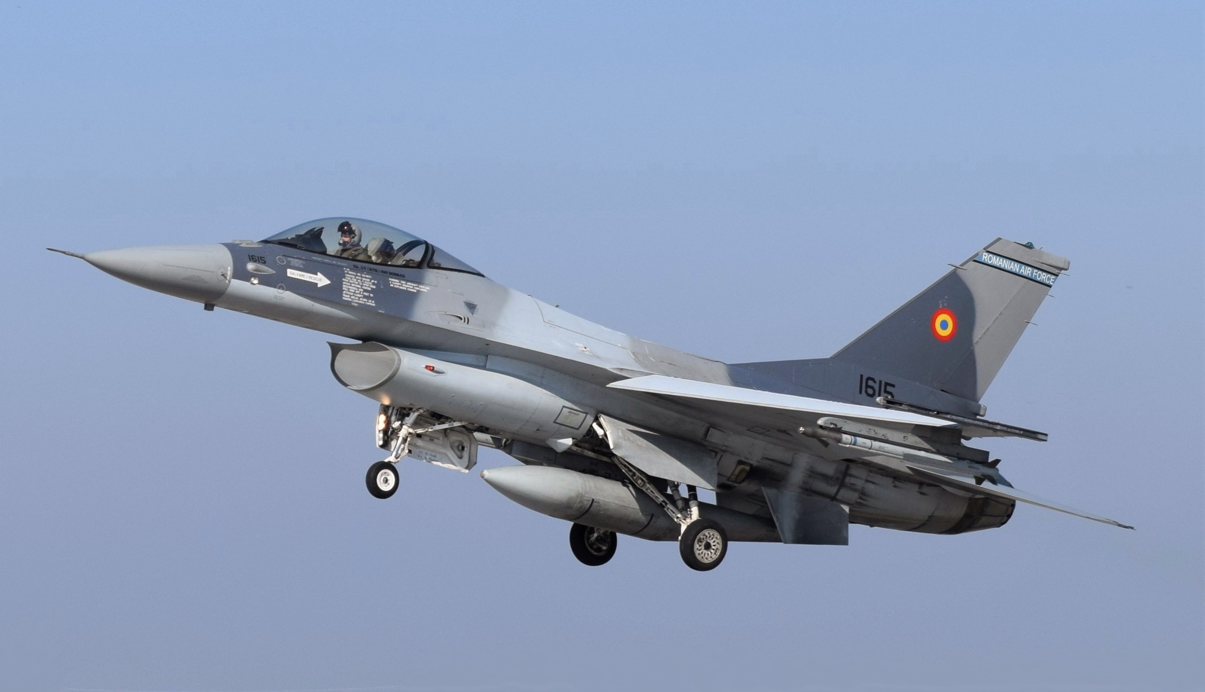 Παραλίγο ένταση μεταξύ ρουμανικού F-16 και ρωσικού Su-34 στα σύνορα της Εσθονίας