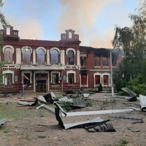 Οι Ουκρανοί βομβάρδισαν ρωσικό κολλέγιο στην Λουγκάνσκ: Τουλάχιστον 4 νεκροί και 35 τραυματίες (βίντεο – φωτο)
