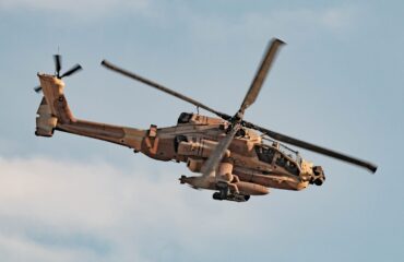 Δείτε βίντεο: Ισραηλινό Apache μεταφέρει άρον άρον στρατιώτες πριν τους εξοντώσει η Χεζμπολάχ