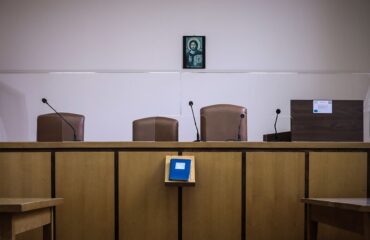 «Ροντέο» το Δικαστικό Μέγαρο στην Άρτα: Χειροπέδες σε 5 άτομα μετά από λεκτικό επεισόδιο με τον εισαγγελέα