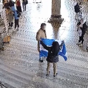 Ανακοινώθηκε η ποινή των δύο Ελλήνων που άνοιξαν τη σημαία «Ορθοδοξία ή Θάνατος» στην Αγιά Σοφιά