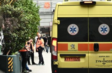 Αναστάτωση στο Φάληρο: Ηλικιωμένη «βούτηξε» στο κενό ενώ πραγματοποιούσε εργασίες στο μπαλκόνι της