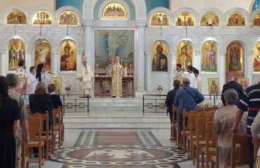 Αλλοδαπός λήστεψε πιστό μέσα σε Ιερό Ναό: Τον έπιασε από  τον λαιμό και του αφαίρεσε τσάντα