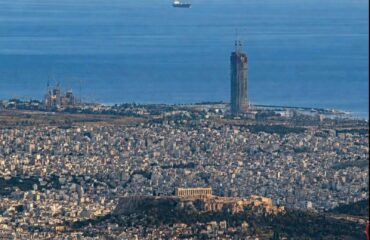 «Το ύψος της αλαζονείας»: Ο ουρανοξύστης του Ελληνικού που επισκιάζει την Ακρόπολη και 2.500 χρόνια ιστορίας