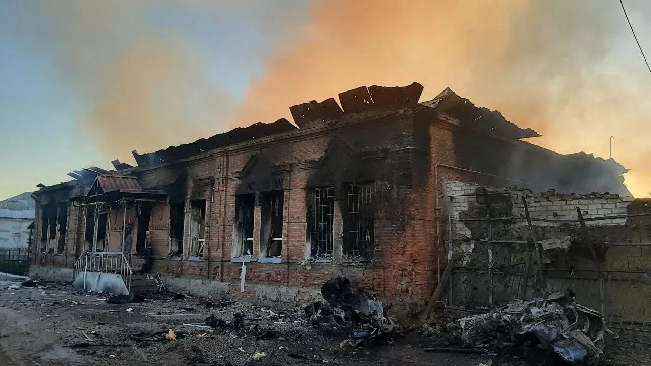 Οι Ουκρανοί χρησιμοποίησαν drones εξοπλισμένα με Starlink στην επίθεση σε ρωσικό κολλέγιο στο Λουγκάνσκ (βίντεο)