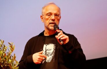 Αποθέωση για τον Θ.Αυγερινό στο Χ: Η συμβολική μπλούζα, οι δηλώσεις και τα «καρφιά» σε Κ.Μητσοτάκη και Α.Τσίπρα