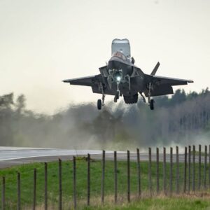 Βίντεο: Τα ιταλικά F-35B κάνουν πρόβες προσγειώσεων σε δρόμους στην Φινλανδία