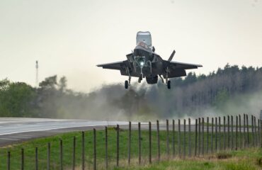 Βίντεο: Τα ιταλικά F-35B κάνουν πρόβες προσγειώσεων σε δρόμους στην Φινλανδία