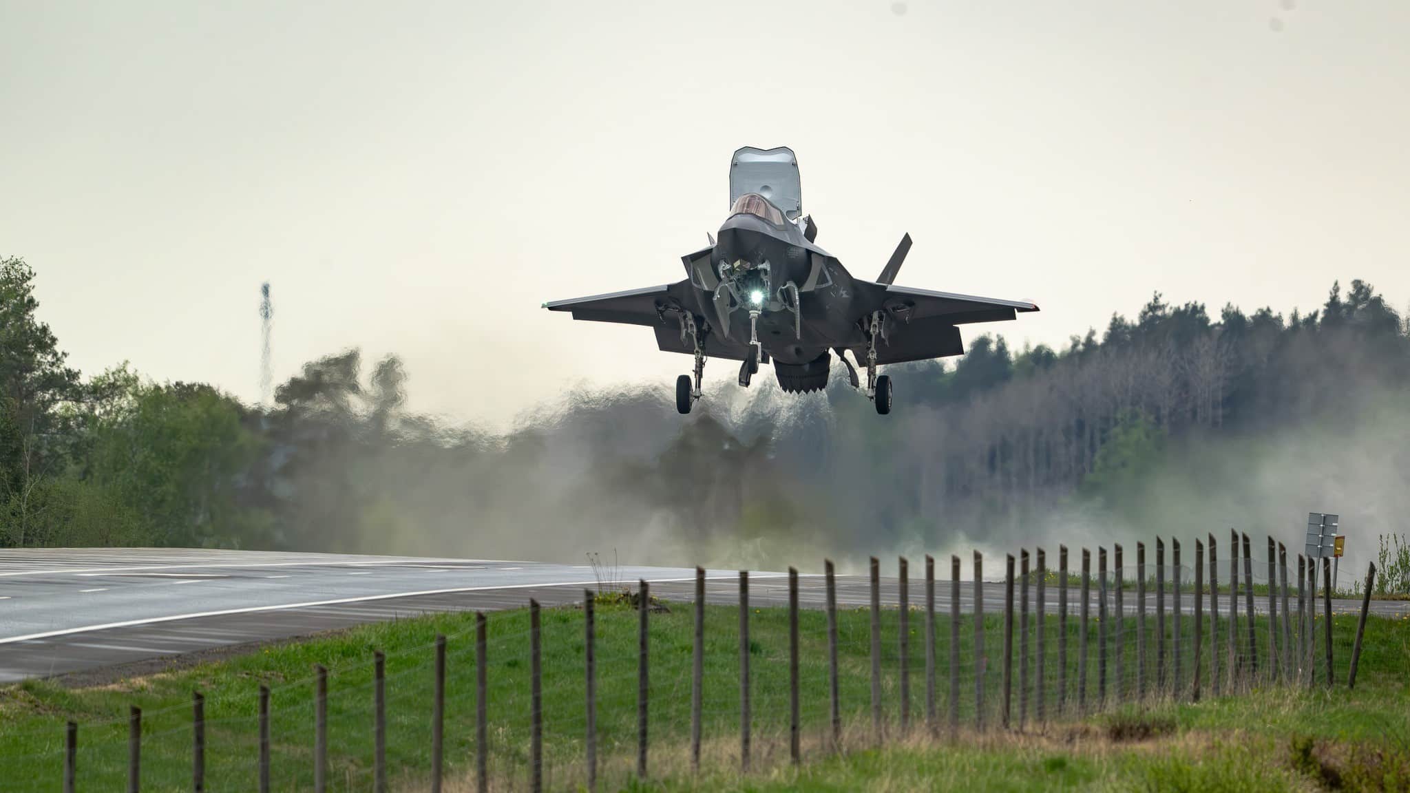 Βίντεο: Τα ιταλικά F-35B κάνουν πρόβες προσγειώσεων σε δρόμους στην Φινλανδία
