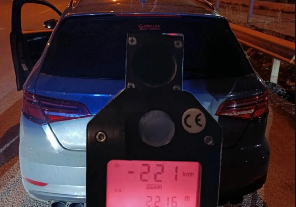 Mε «σπασμένα φρένα» δύο οδηγοί στη Θεσσαλονίκη: Έστησαν κόντρες μεταξύ τους αγγίζοντας τα 221 χλμ./α.ω.